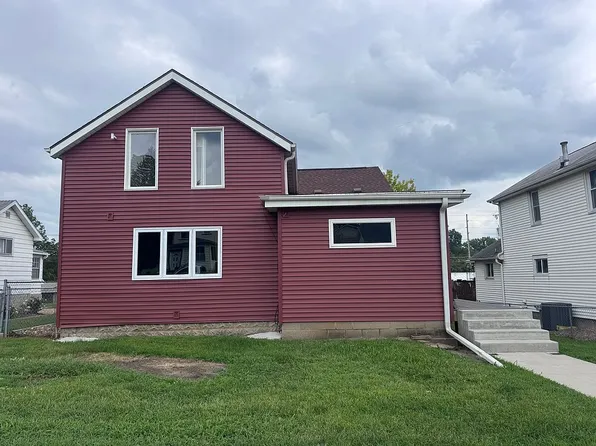 2707 Roosevelt St, Clinton, IA 52732