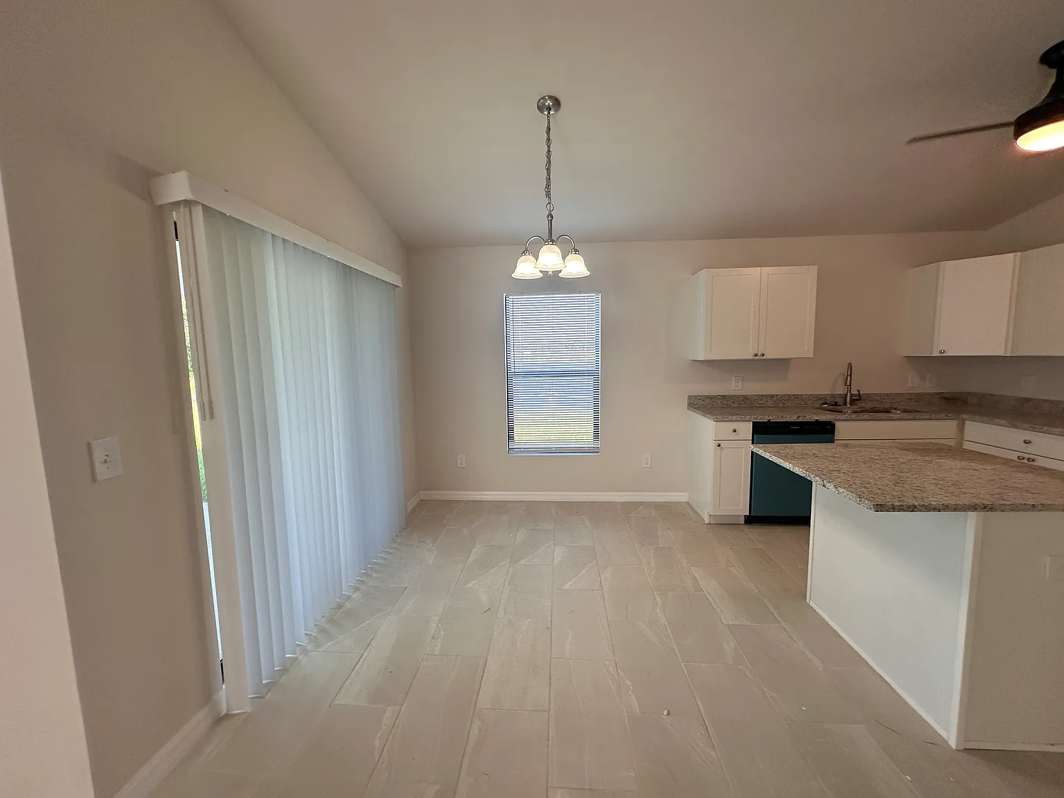 1223 NE 14TH PL — Photo 3