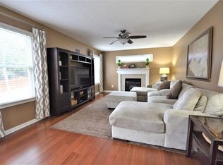 10101 Fallen Sky Dr, Louisville, KY 40229