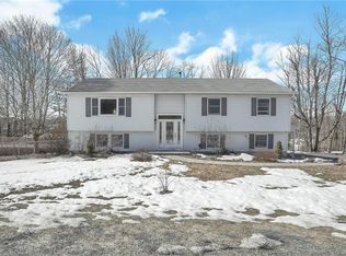 10 Jorge Ln, Wallkill, NY 12589