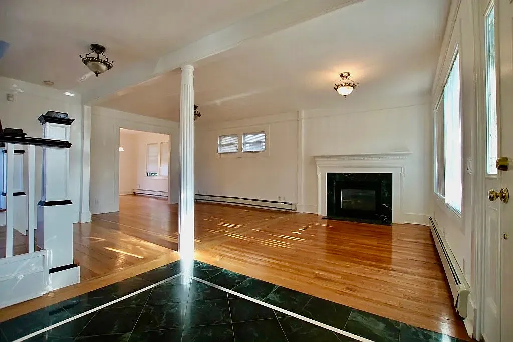 3 bed, 1.0 bath, $4,500 — Photo 2
