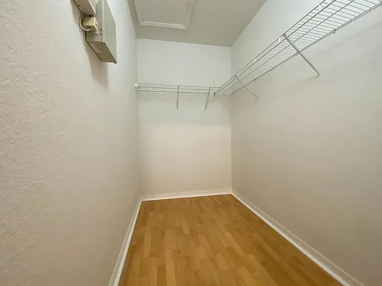 1260 SE 29th St #203 — Photo 8