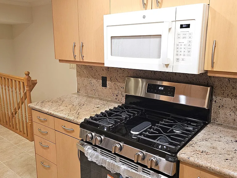 4216 Ethel Ave #7 — Photo 8