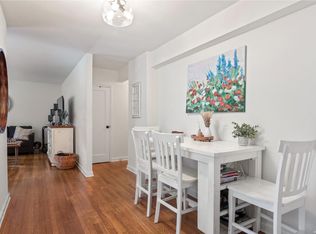 1 Edwards St APT 1C, Roslyn Heights, NY 11577