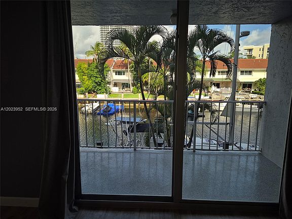 5th image of 16565 NE 26th Ave APT 2E