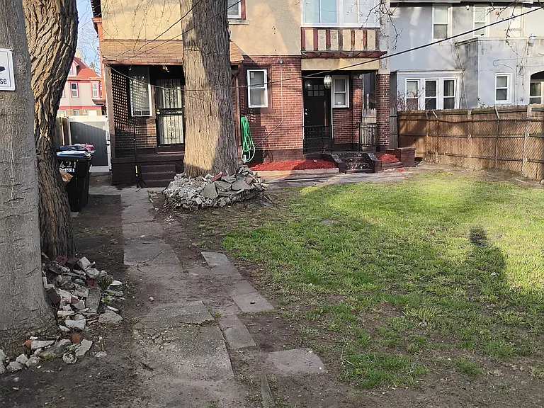 Field St — Photo 129