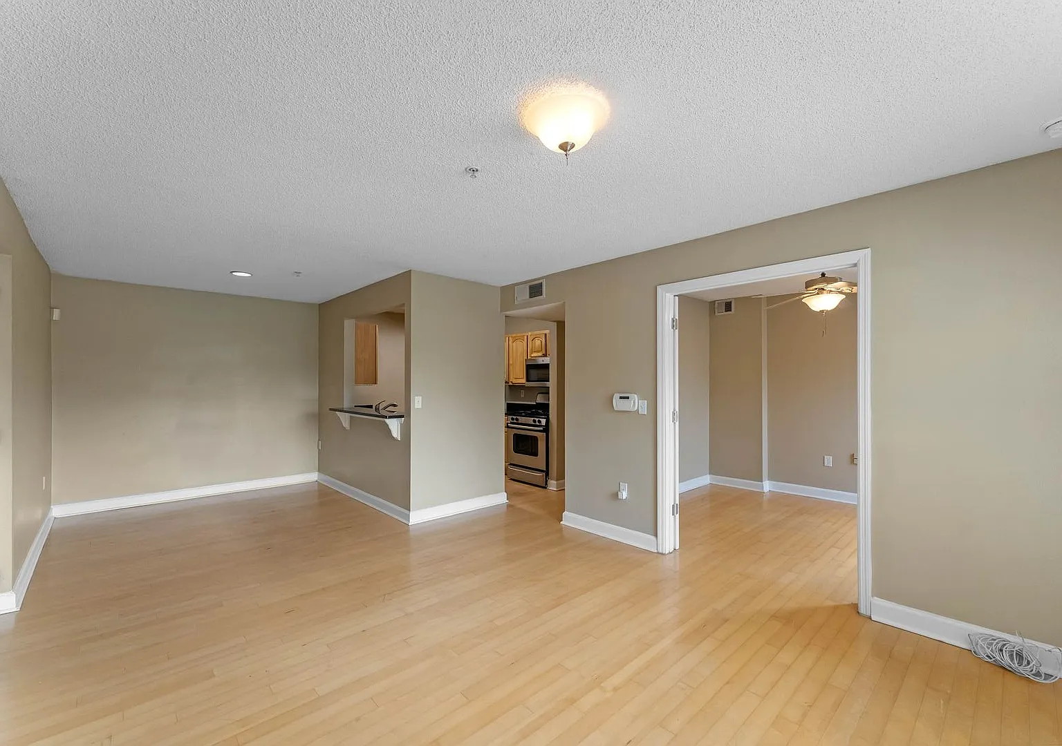 2 BR / 2 BA Condo In Miriada — Photo 2
