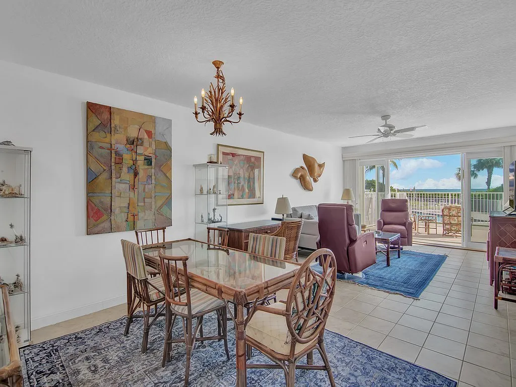 2700 Ocean Dr — Photo 2