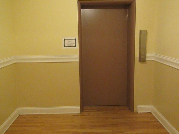 2nd image of 5335 N California Ave #208