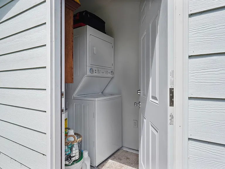 1815 E Derenne Ave #B — Photo 29