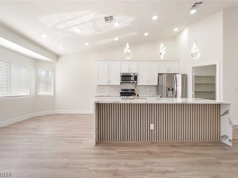 9205 Desert Village Ave — Photo 17