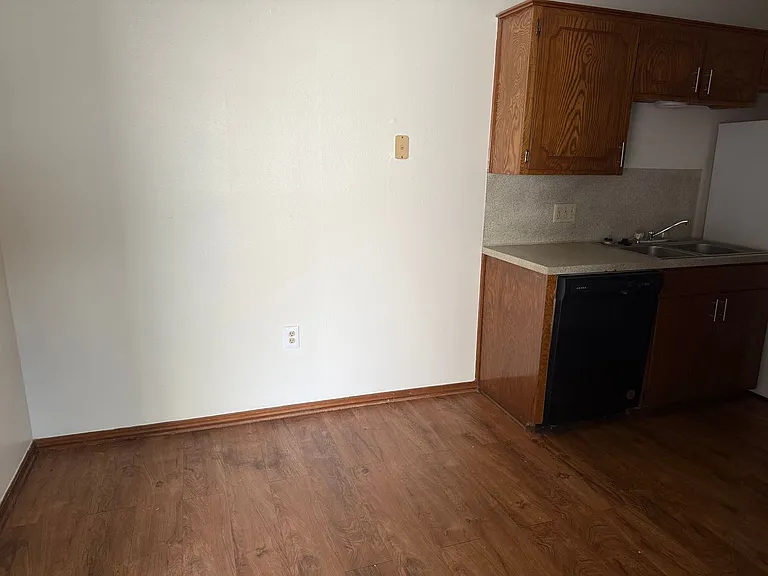 Fox Valley Apartments — Photo 25