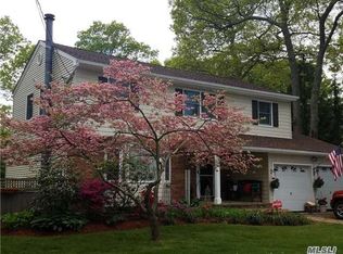 65 Brandy Ln, Lake Grove, NY 11755