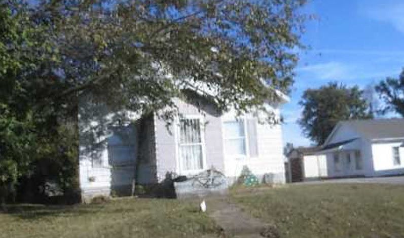 2nd image of 1225 E Fredonia Rd