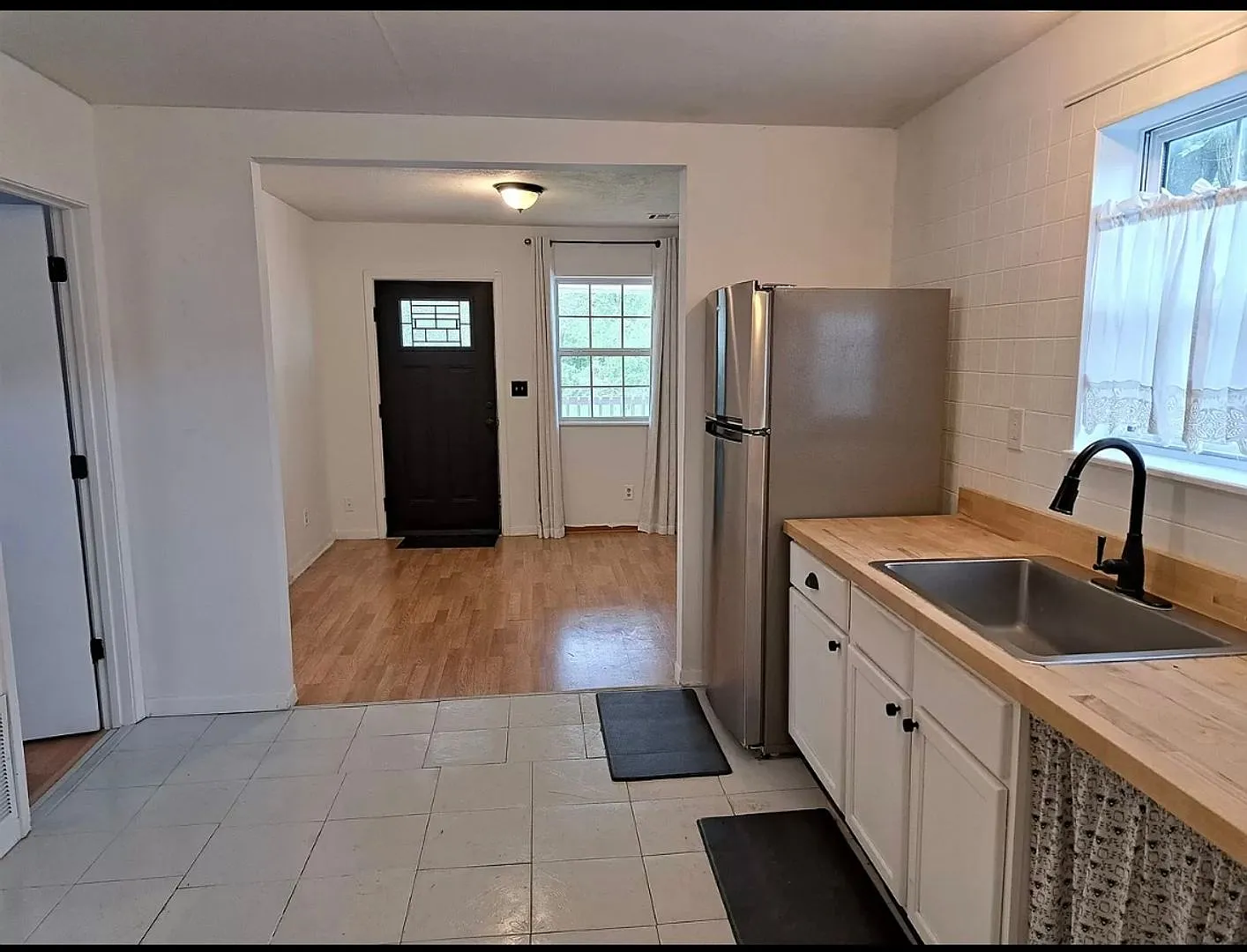 $895 - 2 bed 1 bath - Single Family Home — Photo 3