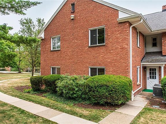 3rd image of 714 Robinwood Dr