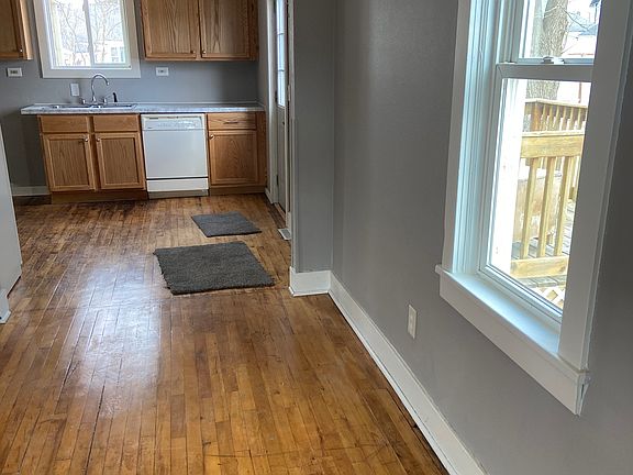 4th image of 115 Birch St