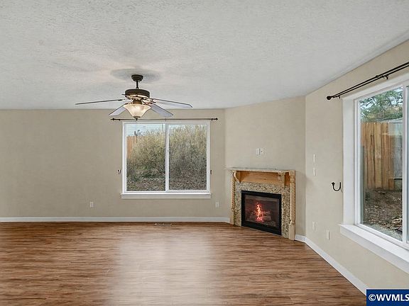 4th image of 1542 Barnes Ave SE