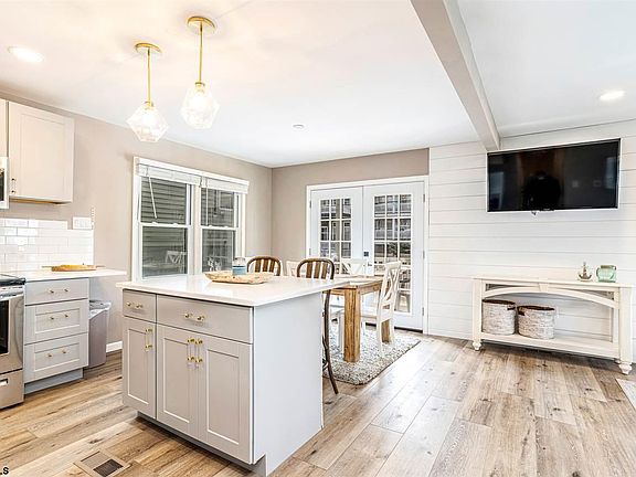 3rd image of 3629 Central Ave #1