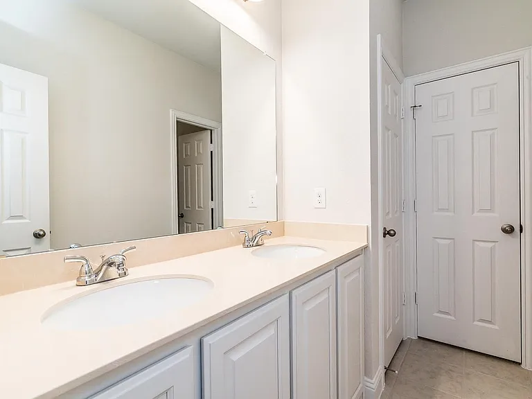 3816 Walden Dr — Photo 24