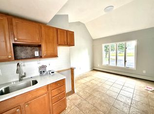 11 Topper Ln FLOOR 1, Levittown, NY 11756