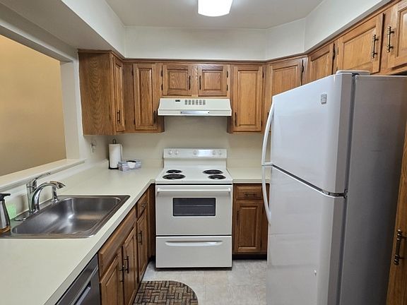 3rd image of 2 Cedar Ct