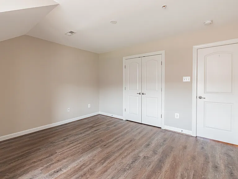 513 Girard St — Photo 18