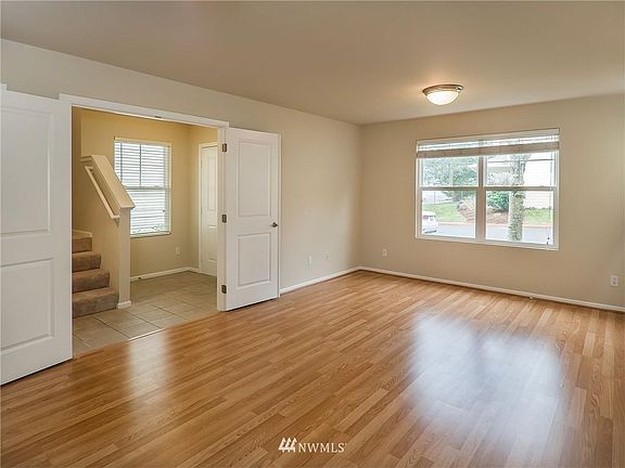 3rd image of 534 224th Pl NE