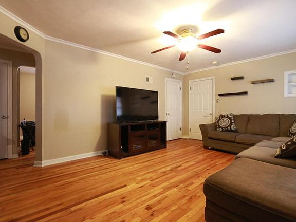 5th image of 139 Bolton Dr
