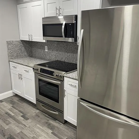 2700 Riverside Dr — Photo 3