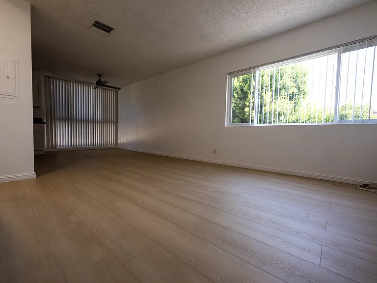 13059 Oxnard St #209 — Photo 19