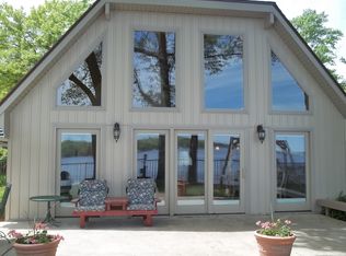2620 N Peterson Dr, Sanford, MI 48657