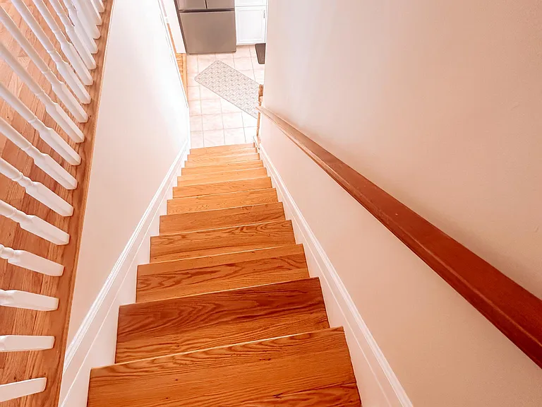 2nd floor stairway