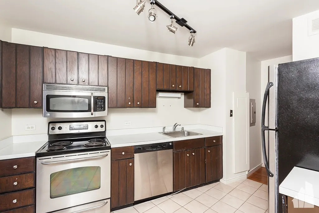 2 bed, 2.0 bath, 1375 sqft, $3,400 — Photo 3