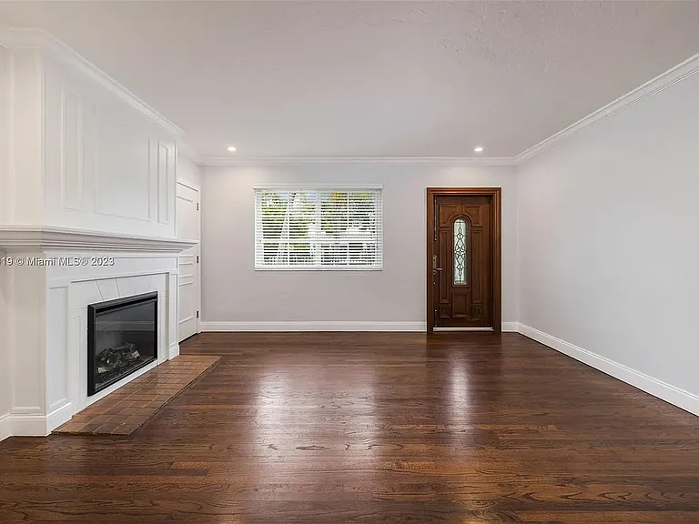 2180 SW 24th St — Photo 7