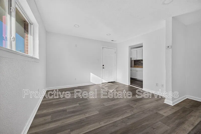 2 bed, 1.0 bath, 630 sqft, $1,295 — Photo 3