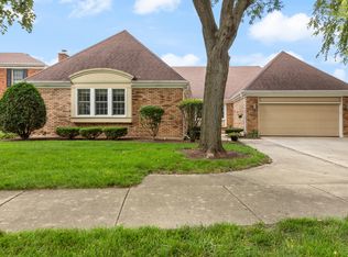 405 Regency Ct, Aurora, IL 60504