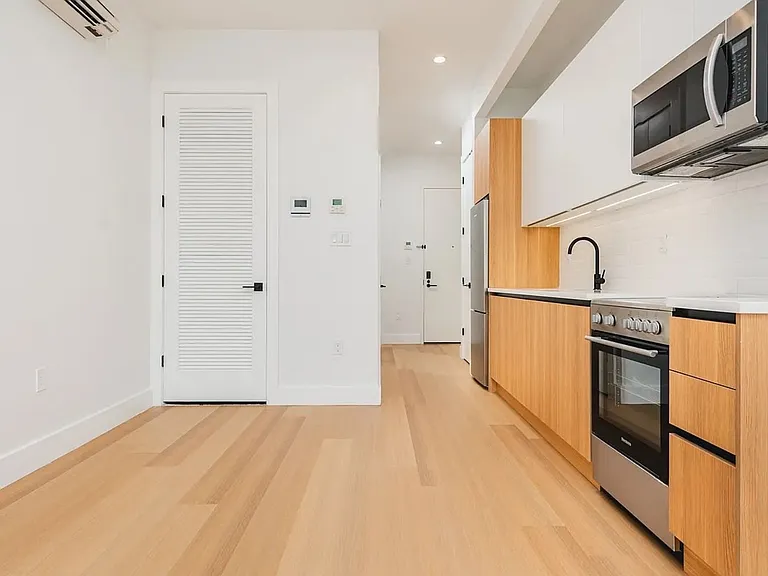 420 Gates Ave #2H — Photo 5