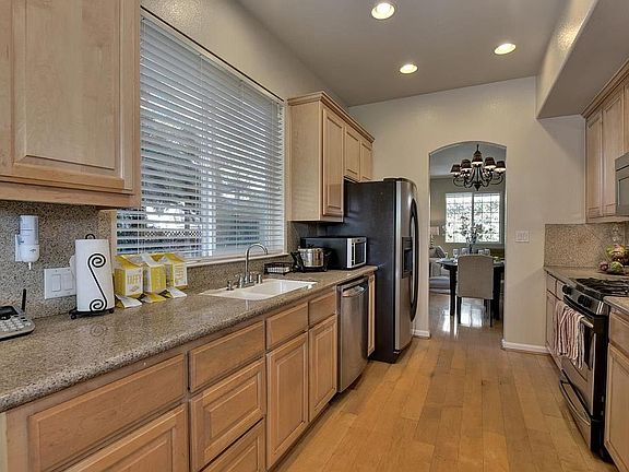 5th image of 571 Fanelli Ct