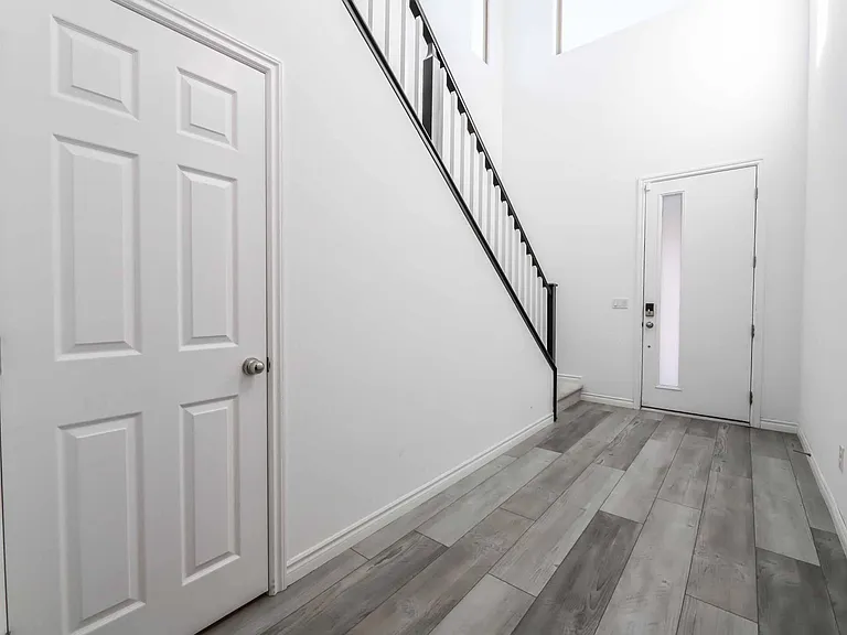 906 Sycamore Falls St — Photo 12