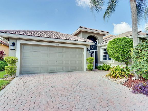 3rd image of 7752 Edinburough Ln