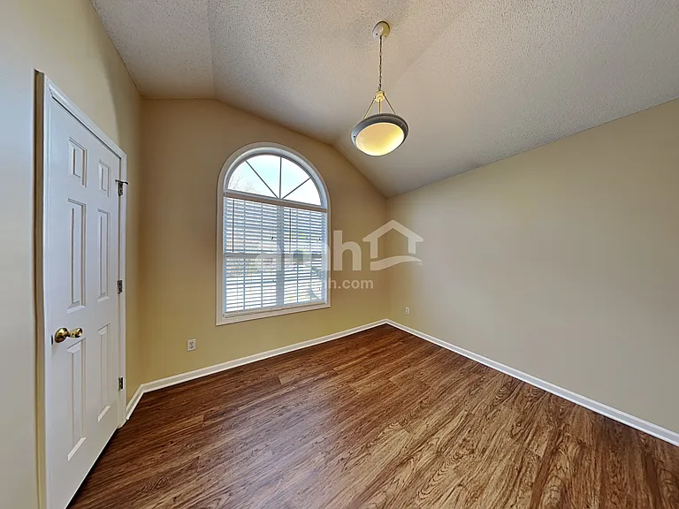 8111 Kingston Dr — Photo 18