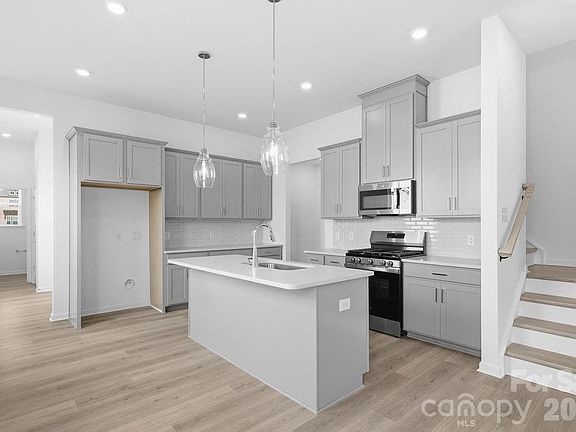 2nd image of 3131 Beacon Heights Rd