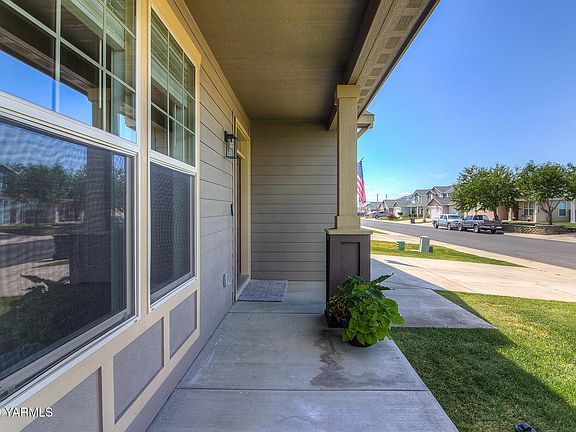 3rd image of 804 Citra Ave