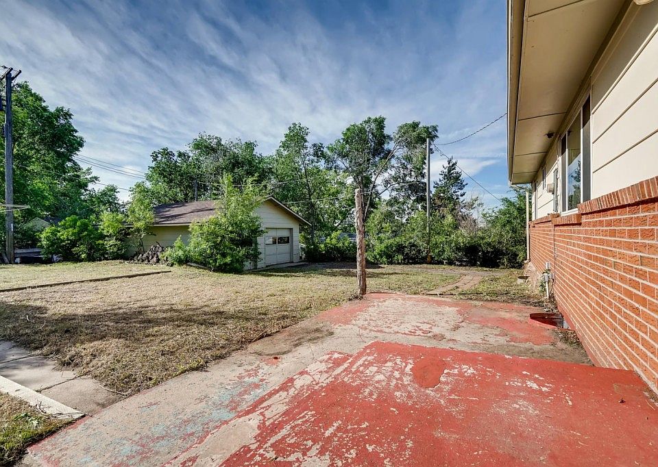 2nd image of 29 N Garo Ave