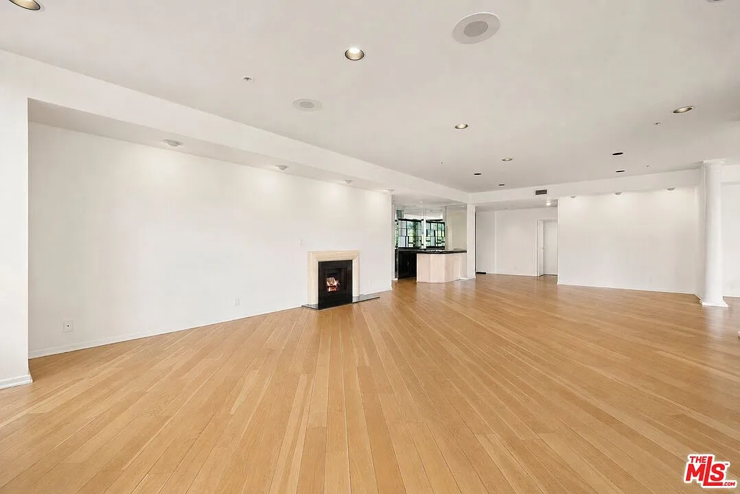 2 bed, 3.0 bath, 2818 sqft, $8,500 — Photo 4