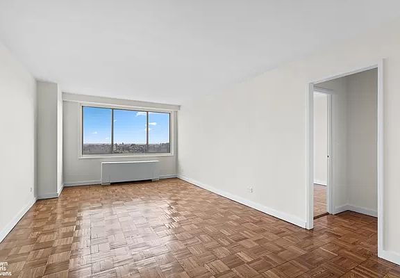 3rd image of 3333 Henry Hudson Pkwy APT 19V