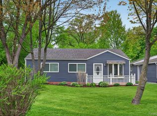 7044 Felix Dr, Clarkston, MI 48346