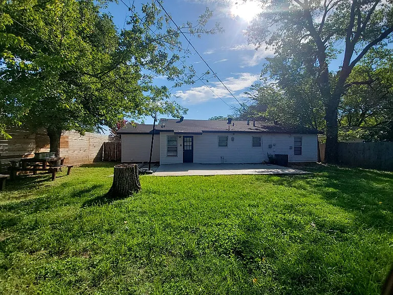 1225 Harrison Ln — Photo 14
