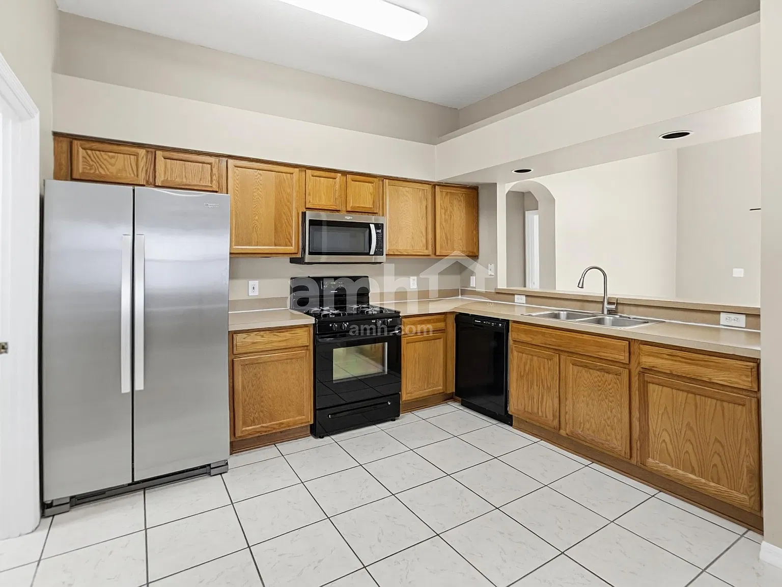 3 bed, 2.0 bath, 1713 sqft, $2,205 — Photo 3